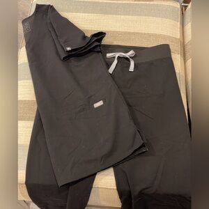 Black FIGS Scrub Set – XS Petite Pants / Small Top